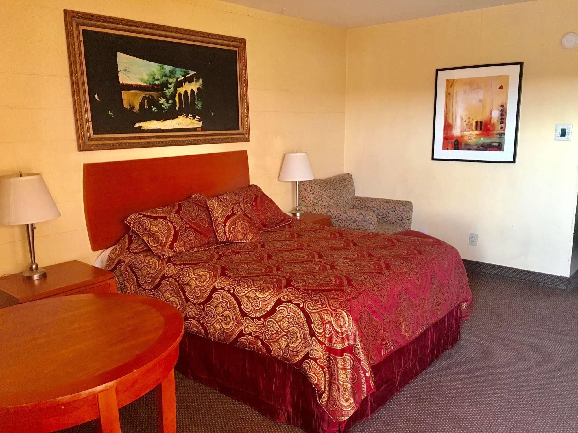 Town & Country Motel Livingston Exterior photo