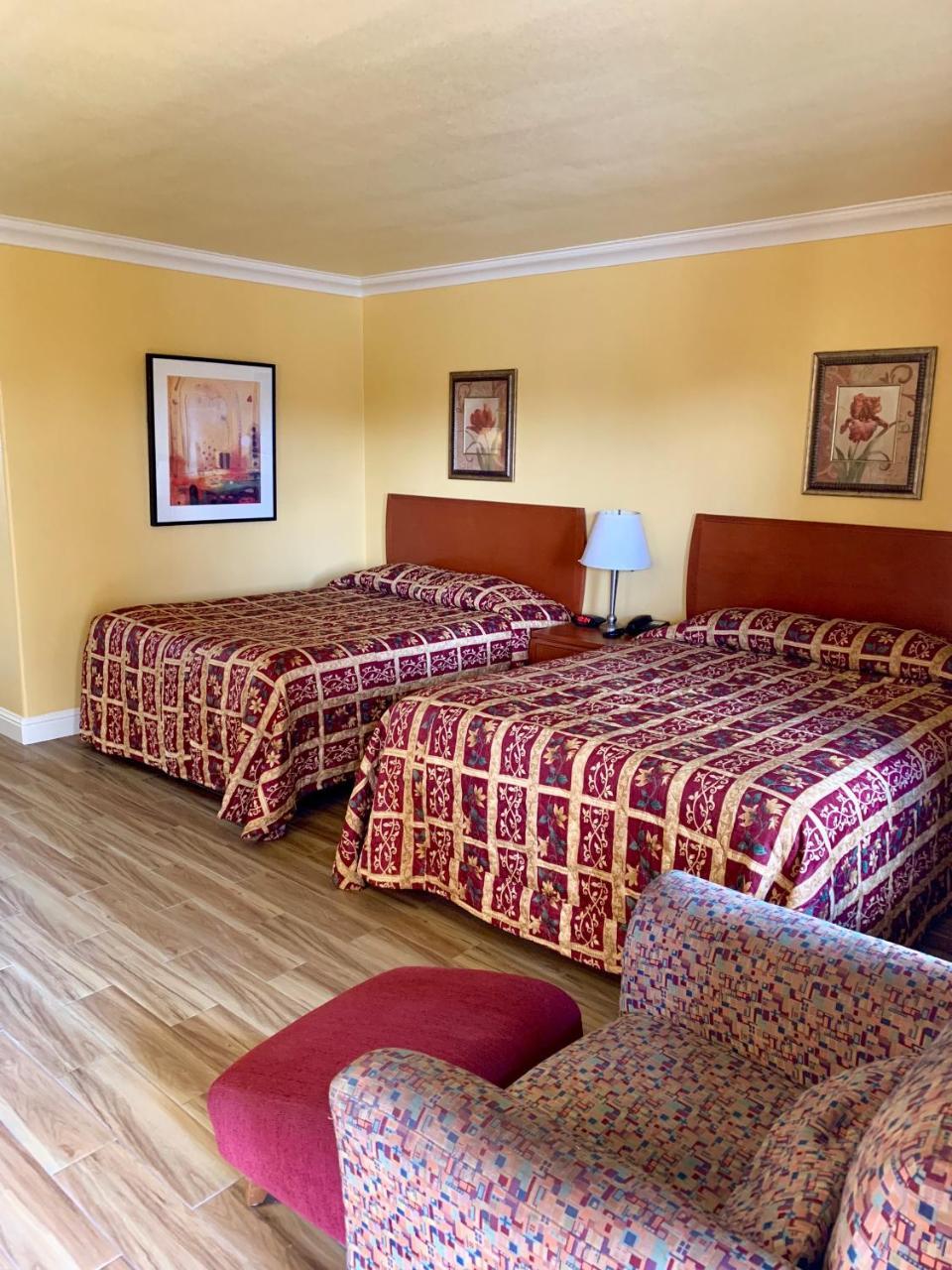 Town & Country Motel Livingston Exterior photo
